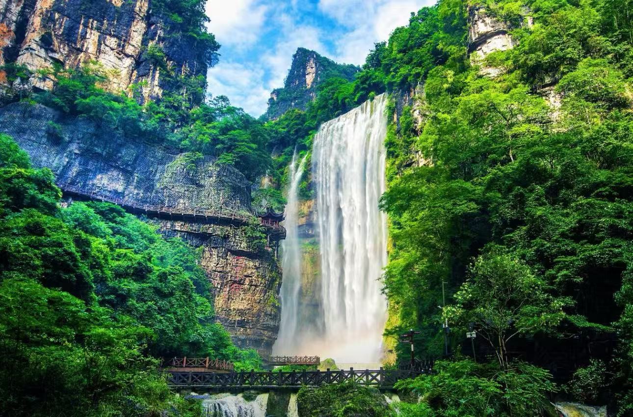 湖北宜昌三峡大瀑布